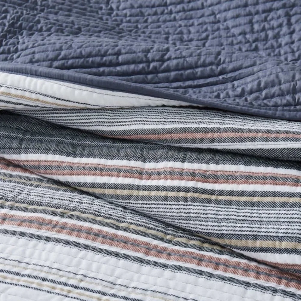 NWT!  Retro Chic Quilt Set Queen 3 Piece 